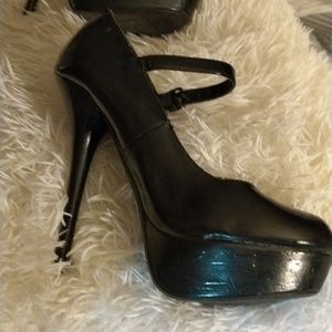 Speed Limit 98, size 6, Patent leather Buckle Mary Jane Look